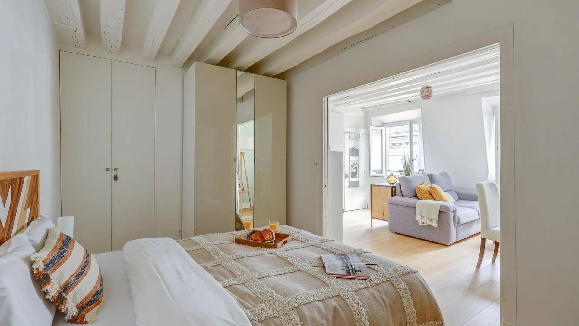 Apartment Pompidou & Central Paris - 1Br - Cityapartmentstay