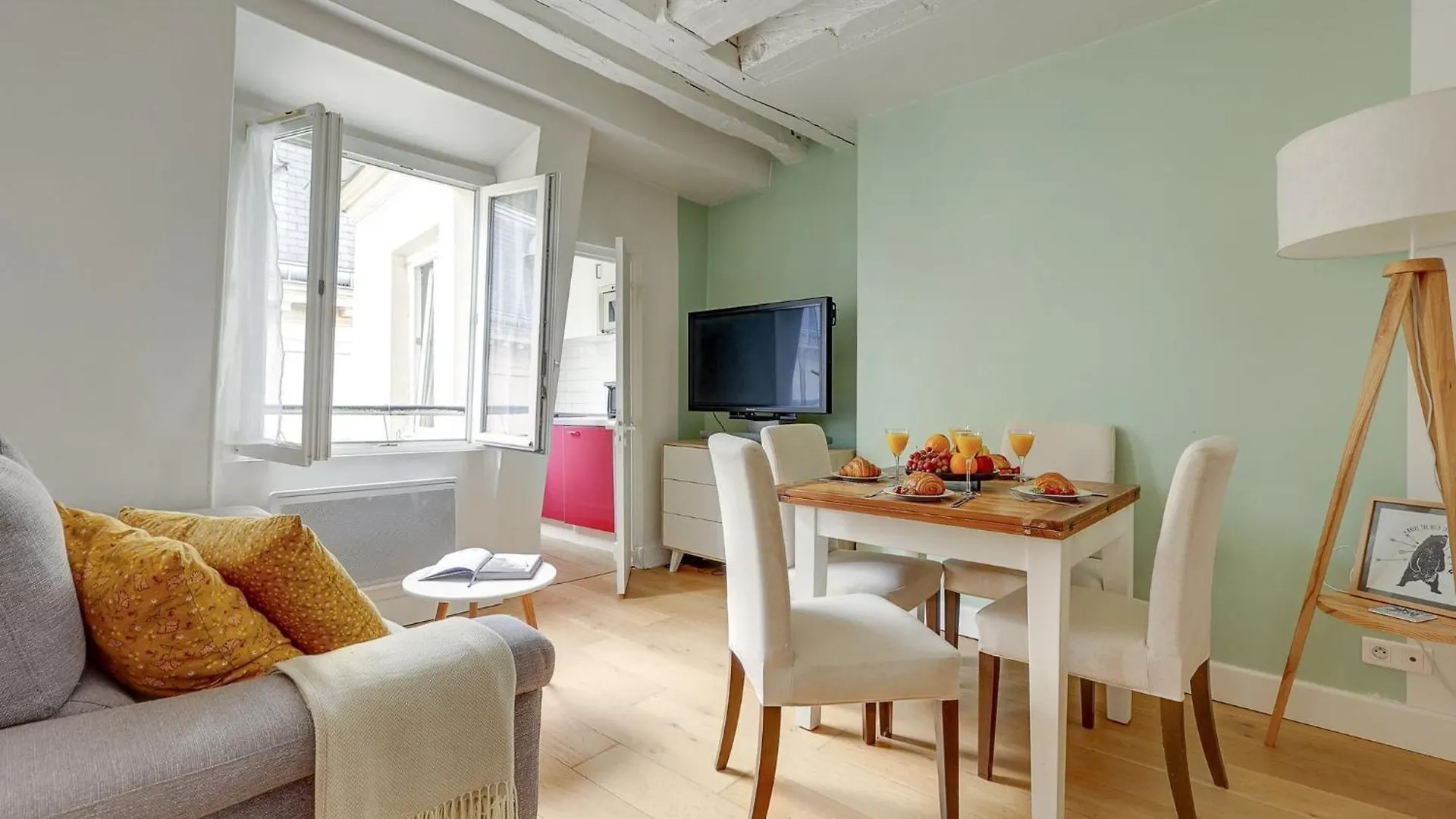 Pompidou & Central Paris - 1Br - Cityapartmentstay contacts